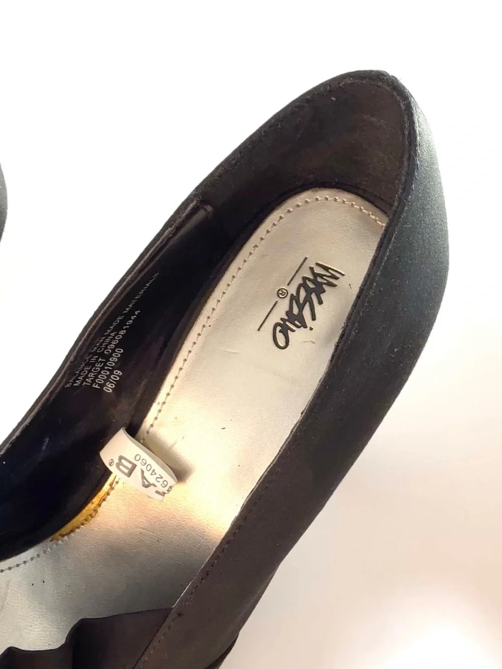 Mossimo Black Satin Pointed Toe Pumps Size 7 Ruffle Detail 2.5” Heel